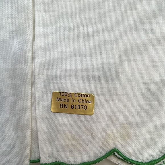 Vtg NWT China Art Linens two white cotton floral embroidered hand or tea towels - Picture 4 of 6